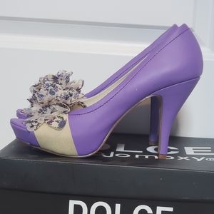 Vintage looking pumps